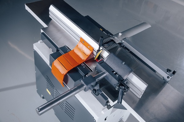 OSTERMANN FS 32N  Профессиональная направляющая линейка  Поставляется в комплекте  В отличие от стандартной линейки легко перемещается по мощной цилиндрической направляющей  Линейка не царапает стол за счет удобного и легкого перемещения на колеси...
