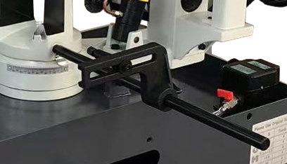 IRONMAC CUT-227F Euro Type  Удобный упор для отмера длины заготовки  Предназначен для удобного отмера длины реза и фиксации 
