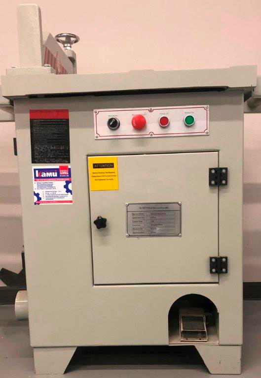 EcoWood TK-400 Light  Удобная панель управления  Панель управления станком не требует специальных знаний  Подъем пильного диска с помощью педали 