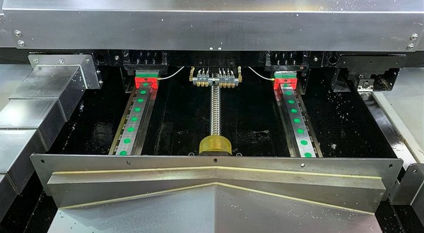 IRONMAC ITX-408 HCNC  Роликовые направляющие (Hiwin, Тайвань) 