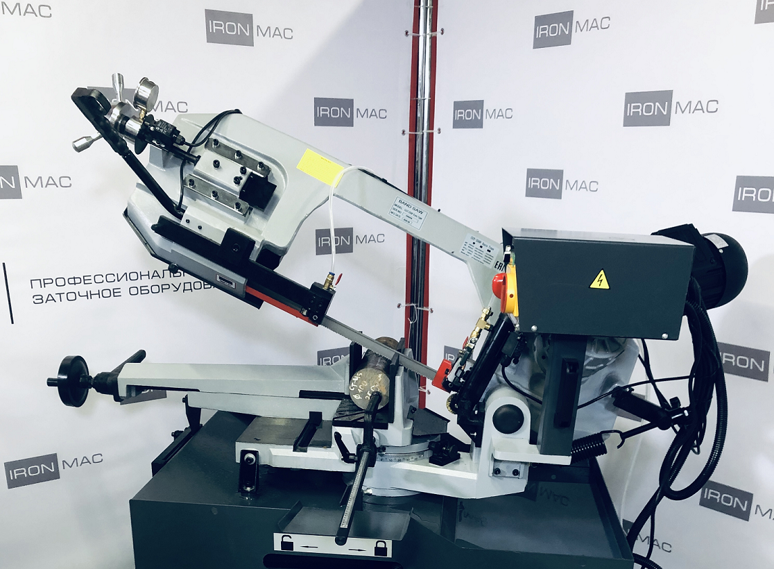 IRONMAC CUT-250F Euro Type  Цельнолитая пильная рама  Позволяет максимально гасить возникающие в процессе резания вибрации, тем самым продлевая срок службы инструмента и станка в целом 