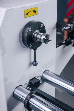 OSTERMANN CL 1200 AUTO  Ведущий центр  Привод вращения заготовки осуществляется с помощью зазубренного центра Крепление ведущих центров осуществляется по универсальному конусу МК2, что позволяет устанавливать любой центр с такой посадкой Резьба М3...