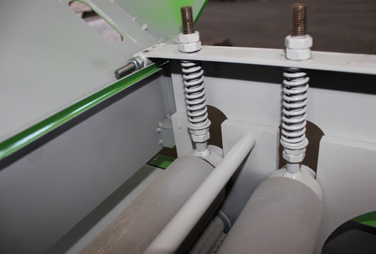 EcoWood MRS-60  Настройка усилия прижима роликов  Удобная система настройки подпружиненных верхних роликов позволяет быстро настраивать оптимальное усилие прижима для разных заготовок 