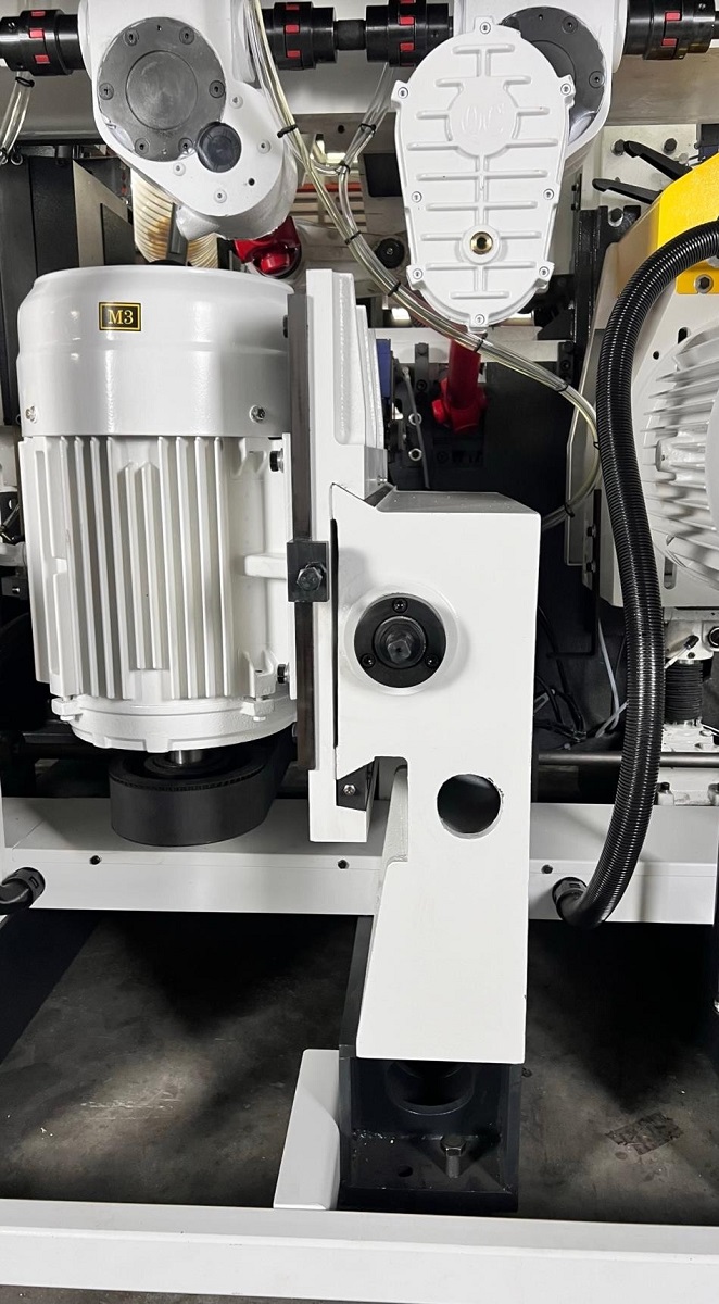 QUADRO 726 SAW Ultra  Мощные литые суппорта  Поддерживают тяжелые элементы станка и исключают возникновение вибраций от двигателя 
