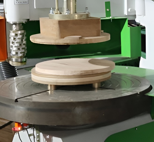 EcoWood LH  Надежный прижим заготовки  Центральный прижим фиксирует как малогабаритные, так и крупные заготовки