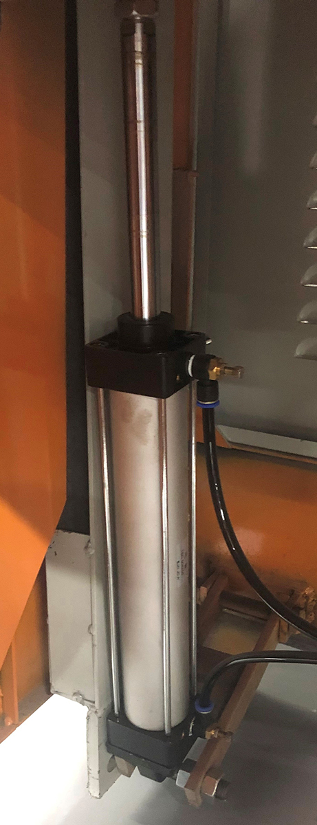 EcoWood TK-400 Light  Подача пилы  Подача пилы осуществляется при помощи пневмоцилиндра, что обеспечивает высокую скорость и безопасность работы, а так же соблюдение режимов резания и тем самым гарантирует идеальное качество торцуемой заготовки 